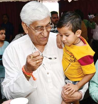 सिंहदेव ने बच्चों को एल्बेन्डाजॉल खिलाकर राष्ट्रीय कृमि मुक्ति दिवस का किया शुभारंभ