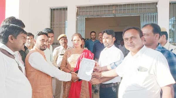 पीडीएस संचालकों ने 6 सूत्रीय मांगों को लेकर कलेक्टर को सौंपा ज्ञापन