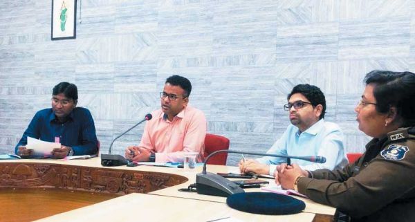 तीन दिवसीय चित्रकोट महोत्सव 14 से कलेक्टर ने ली तैयारी बैठक