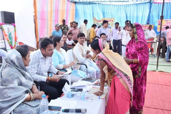 12 किसानों को शिविर में मिले नए ऋण पुस्तिका