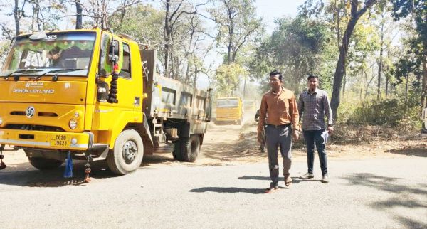 रेत का अवैध परिवहन,  3 टिप्पर, 1 जेसीबी जब्त