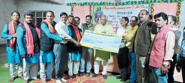  रामायण मंडली प्रतियोगिता में लोक सिंगार मानस परिवार मंडली अमाकोना ने मारी बाजी