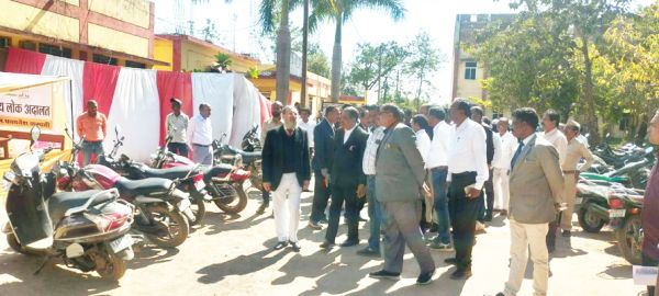 हाईकोर्ट के मुख्य न्यायाधीश ने किया लोक अदालत का अवलोकन