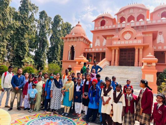 विशेष आवश्यकता वाले बच्चों  ने विवेकानन्द विद्यापीठ का  किया शैक्षणिक भ्रमण