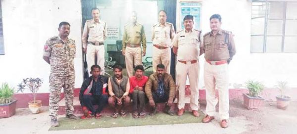 रेलवे की संपत्ति चोरी, 4 पकड़ाए