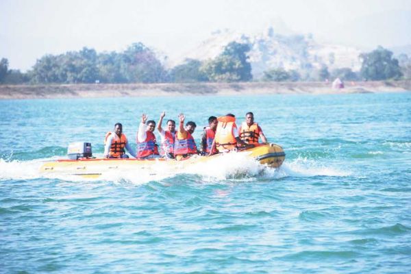 विधायक, कलेक्टर, एसपी, सीईओ ने की मयाली डेम में बोटिंग