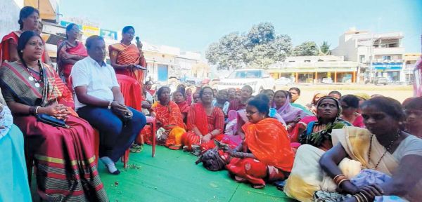 आंगनबाड़ी कार्यकर्ता-सहायिकाओं को मानदेय कलेक्टर दर पर दें-नेताम