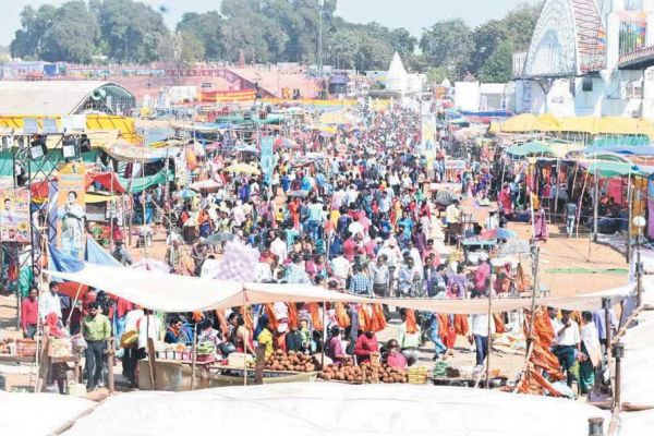 भीड़ ने राजिम पुन्नी मेले की रौनकता बढ़ा दी