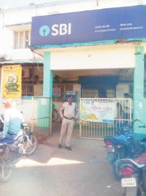 पुलिस ने बैंकों की सुरक्षा की ली जानकारी