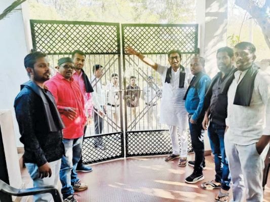 भाजयुमो नेता को पुलिस ने घर पर ही रोका