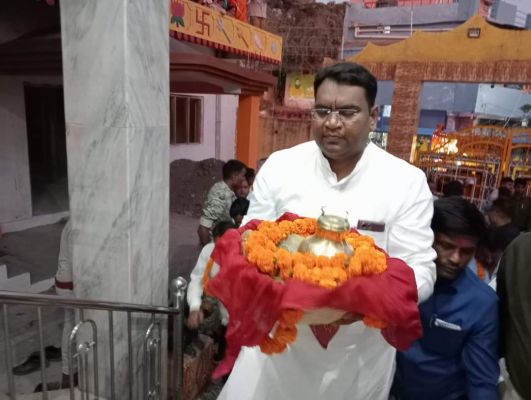 अयोध्या धाम से लौटे जत्था का विधायक गुरुदयाल के नेतृत्व में जोरदार स्वागत