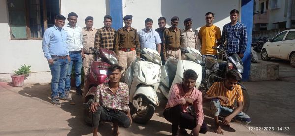 धमतरी के आरोपी के साथ चारामा से बस में आए 4 चोर गिरफ्तार, एक नाबालिग भी शामिल  