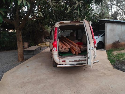  2 गाडिय़ों में लकड़ी की तस्करी,  4 आरोपी गिरफ्तार