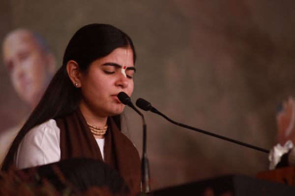 किसी प्राणी के प्रति क्रूरता न करें,  मनुष्यता का परिचय दें-देवी चित्रलेखा