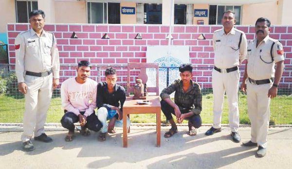 हाइवा चालक से लूट, नााबालिग सहित 4 बंदी