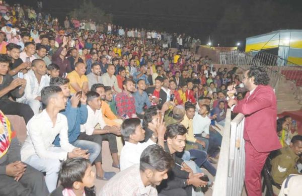 छुनुर-छुनुर पैरी बाजे रे गोरी...गीत में जमकर झूमे दर्शक