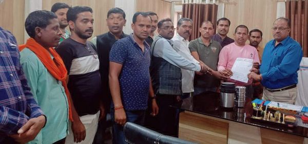 पात्र पीएम आवास हितग्राहियों से अवैध वसूली