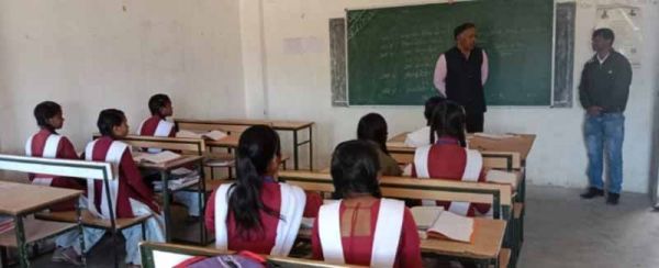 शिक्षक की भूमिका में नजर आए कलेक्टर ध्रुव