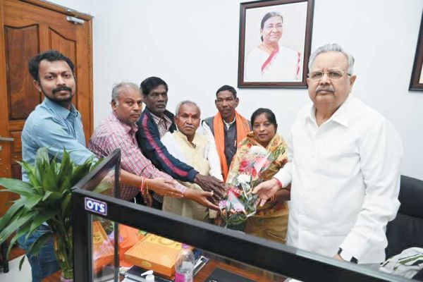 पूर्व मुख्यमंत्री को मानस सम्मेलन का दिया न्यौता