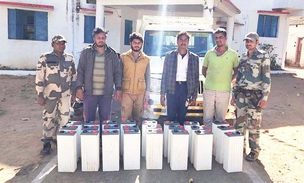 मोबाइल टॉवर की बैटरी चोरी, यूपी के 4 गिरफ्तार