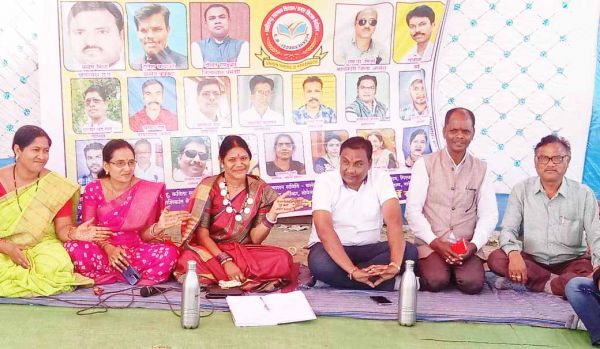 शिक्षकों का वेतनविसंगति दूर करे भूपेश सरकार - दिनेश्वरी