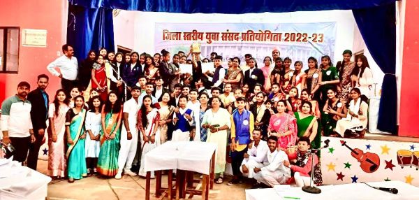 युवा संसद प्रतियोगिता में अभनपुर रही विजेता
