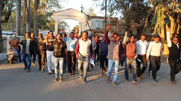 पुरानी पेंशन नियुक्ति तिथि से देने सौंपा ज्ञापन