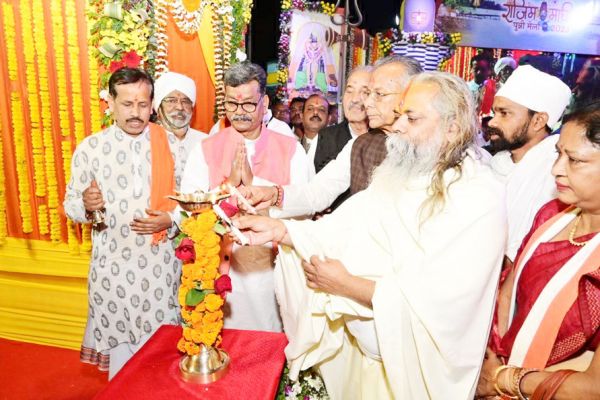 साधु-संतों से जीवन जीने का मंत्र मिलता है-डॉ. महंत