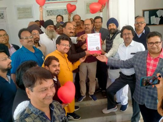 सडक़ सत्याग्रह का अनूठा मार्च ऑफ़ लव