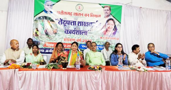 तेन्दूपत्ता शाखकर्तन कार्यशाला सिहावा विधायक हुईं शामिल