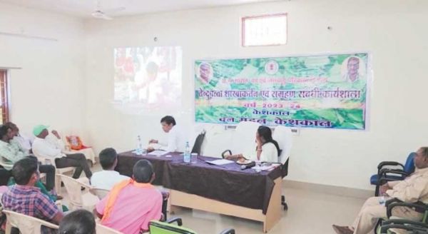 तेंदूपत्ता शाखकर्तन फड़ मुंशियों का केशकाल वन मंडल में प्रशिक्षण