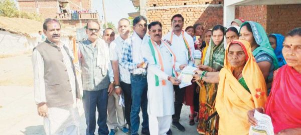हाथ से हाथ जोड़ो पदयात्रा, राज्य सरकार की उपलब्धियां बताई