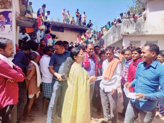 किसान अपने ही पैसे निकालने  के लिए भटक रहे-लता उसेंडी