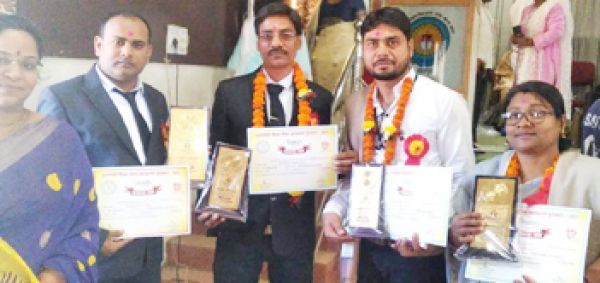 छुरिया ब्लॉक के 4 शिक्षकों का सम्मान