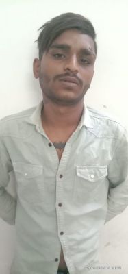 नशीले टेबलेट्स और रिवाल्वर के साथ एक गिरफ्तार 