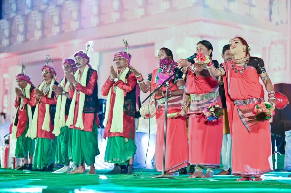 भव्य मंच पर मुखरित हुई छत्तीसगढ़ की लोककला और संस्कृति