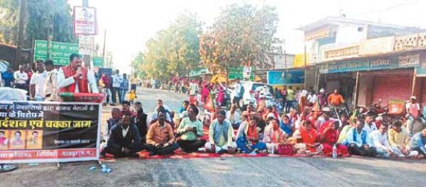 भाजपा नेताओं की हत्या और कांग्रेस सरकार की निष्क्रियता के खिलाफ स्टेट हाइवे 2 घंटे तक जाम रखा