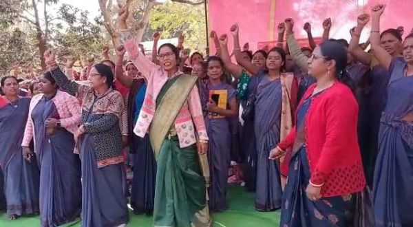 आंबा कार्यकर्ताओं की हड़ताल को जनप्रतिनिधियों ने दिया समर्थन