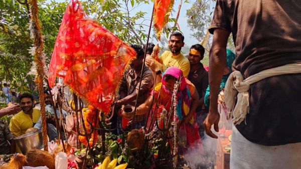 हर हर महादेव व ओम नम: शिवाय से गूंजे शिवालय