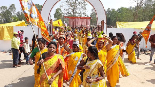 हड़ताली आंबा कार्यकर्ताओं ने कलश यात्रा निकाली