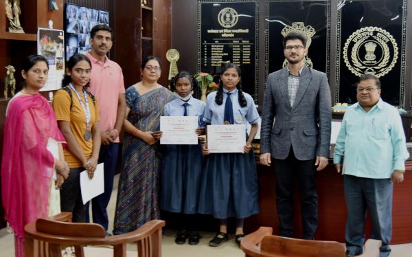 खेलो इंडिया जूडो में कांस्य पदक विजेता पार्वती सहित खिलाडिय़ों ने कलेक्टर से की भेंट
