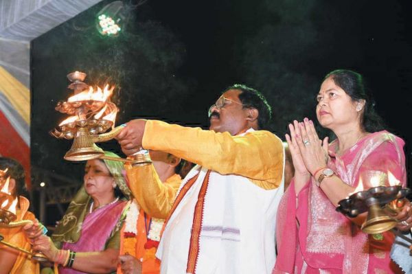 महानदी की महाआरती में भगत हुए शामिल