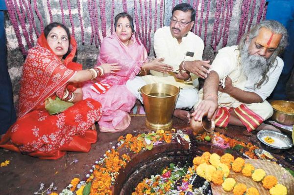 रामसुंदर दास ने की कुलेश्वरनाथ की पूजा