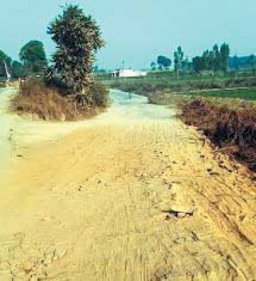 सडक़ जर्जर, हादसे की आशंका