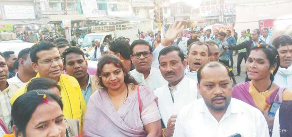  पीसीसी चीफ का राजिम में ढोल-नगाड़ों केसाथ स्वागत