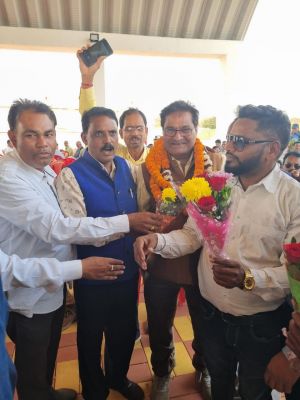 वेतन विसंगति को लेकर प्रदेश भर के हजारों लिपिक राजधानी पहुंचे