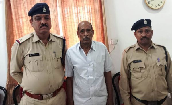 14 साल से फरार नपं का पूर्व अध्यक्ष गिरफ्तार