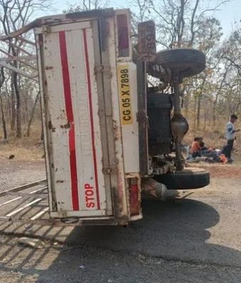 मेला जा रही पिकअप पलटी, एक की मौत, 15 घायल