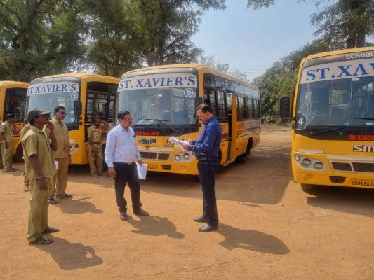 28 स्कूली बसों की जांच में 18 में मिली कैमरा- अग्निशमन यंत्र खराब