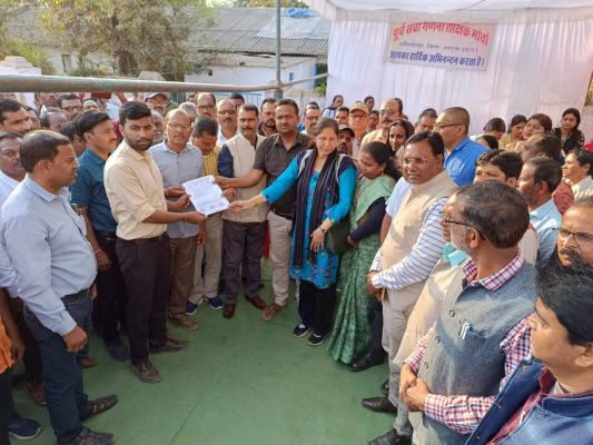 नियुक्ति तिथि से पुरानी पेंशन  की मांग, शिक्षक धरने पर